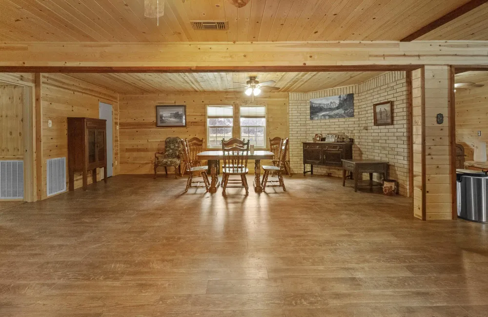 10338 Fm 2437 Hallettsville, TX 77964