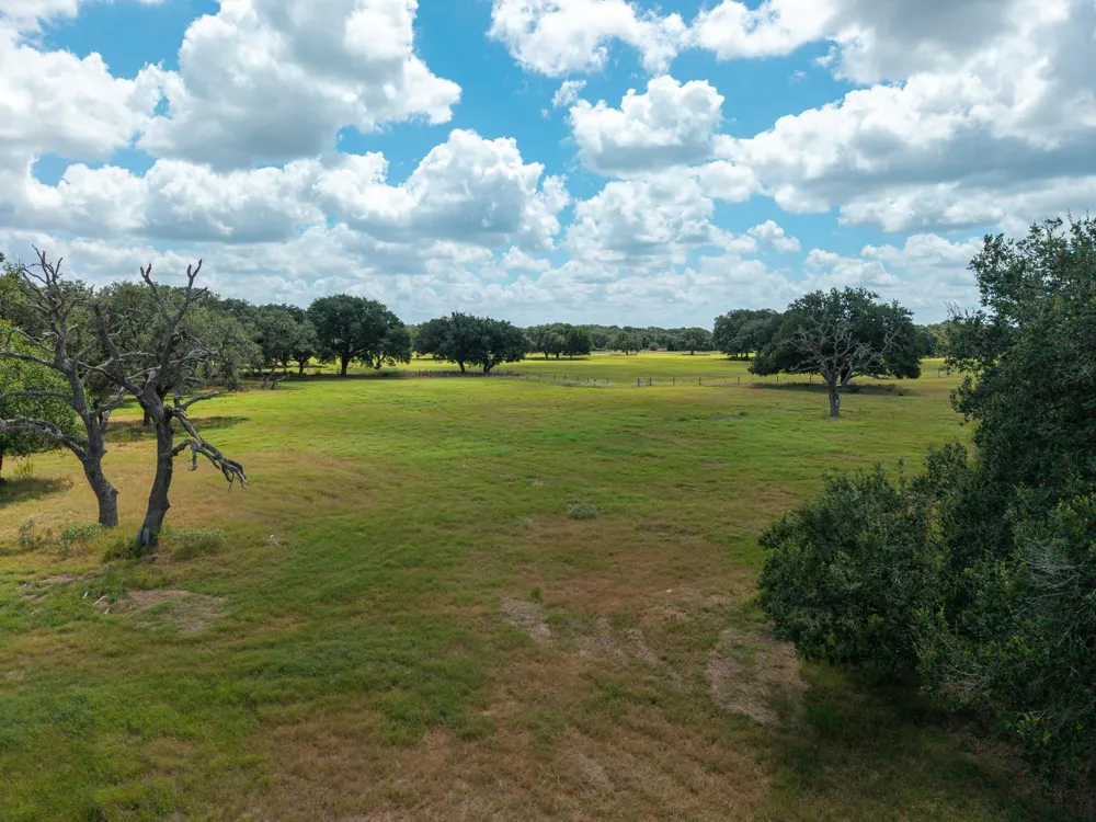 10338 Fm 2437 Hallettsville, TX 77964