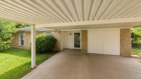 1402 Center Street