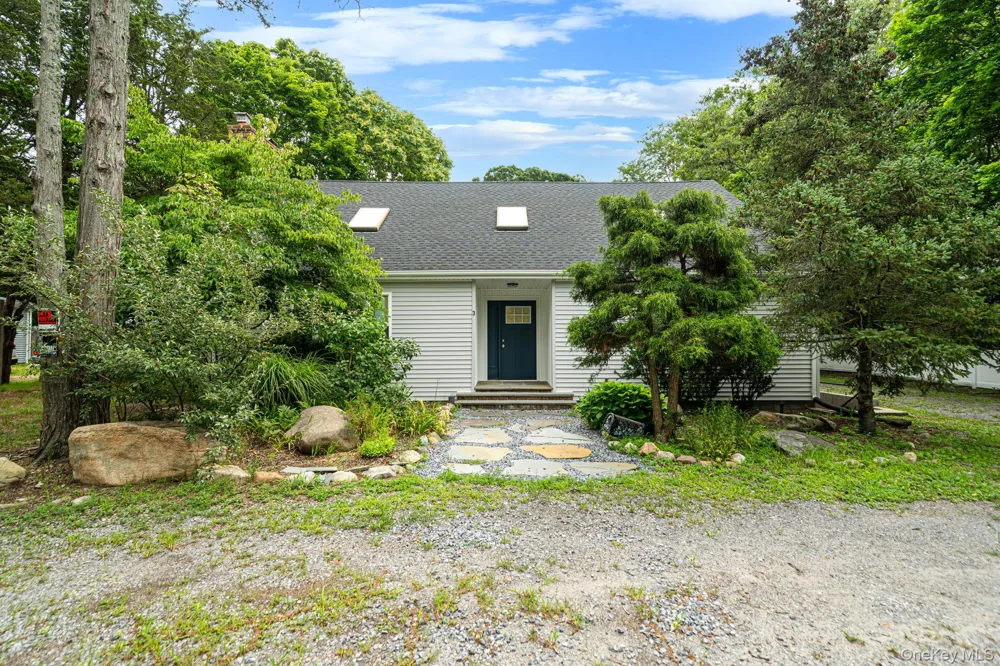 3 Cozine Road S Center Moriches, NY 11934