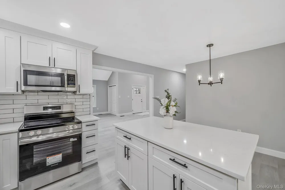 3 Cozine Road S Center Moriches, NY 11934