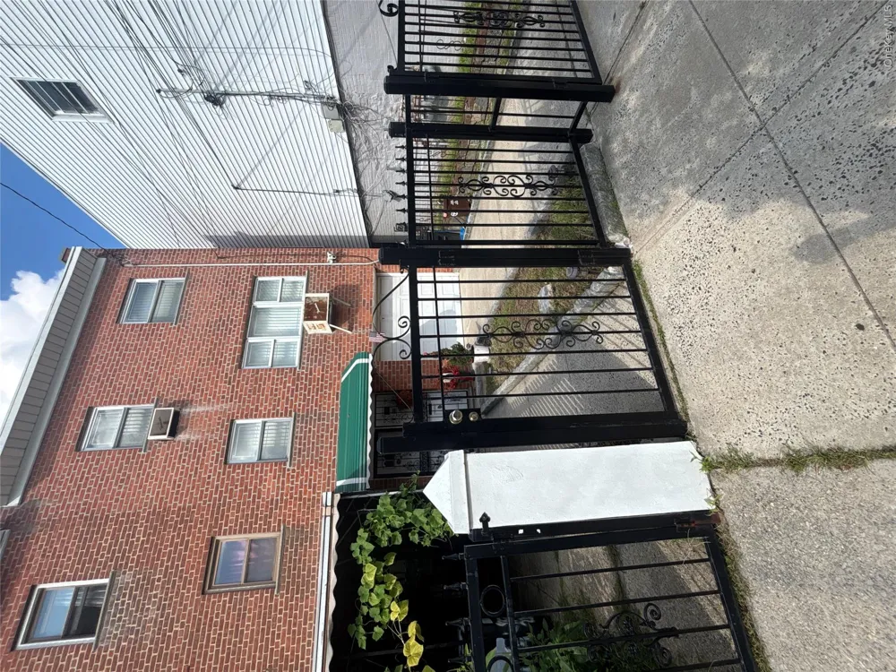 939 E 229th Street Bronx, NY 10466