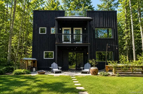 15 Lake View Drive