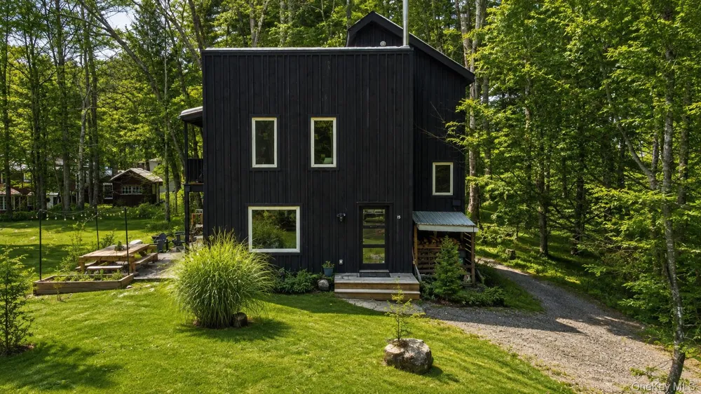 15 Lake View Drive Woodstock, NY 12448