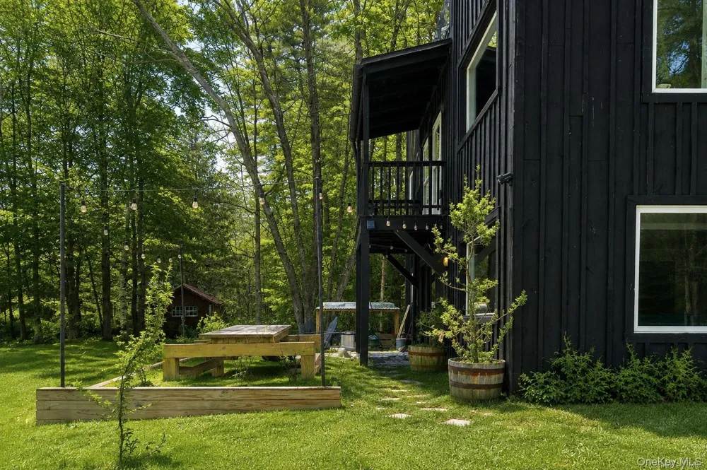 15 Lake View Drive Woodstock, NY 12448