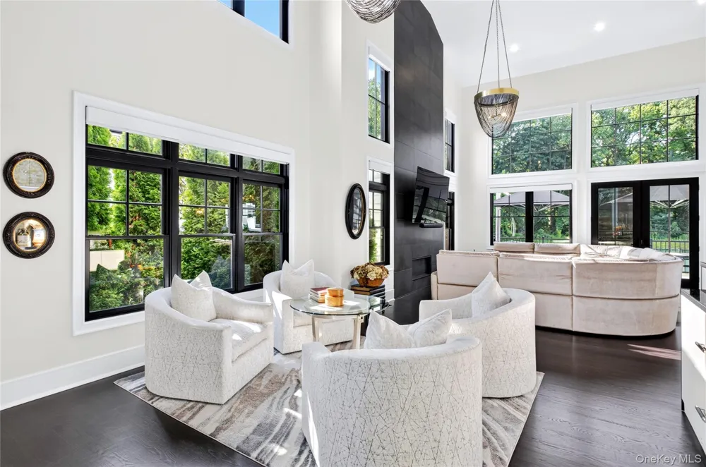 78 Three Ponds Lane E Woodbury, NY 11797