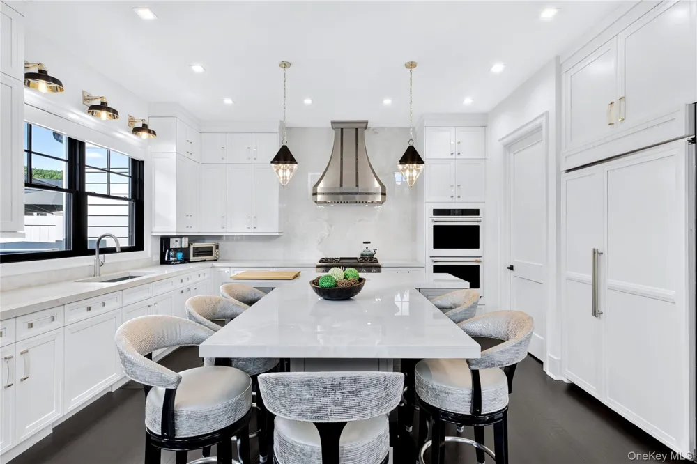 78 Three Ponds Lane E Woodbury, NY 11797