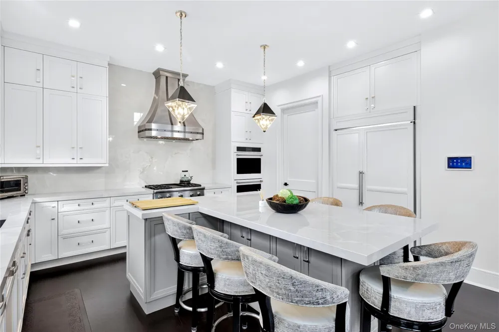 78 Three Ponds Lane E Woodbury, NY 11797