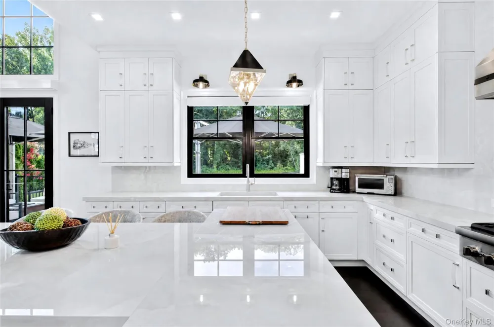 78 Three Ponds Lane E Woodbury, NY 11797