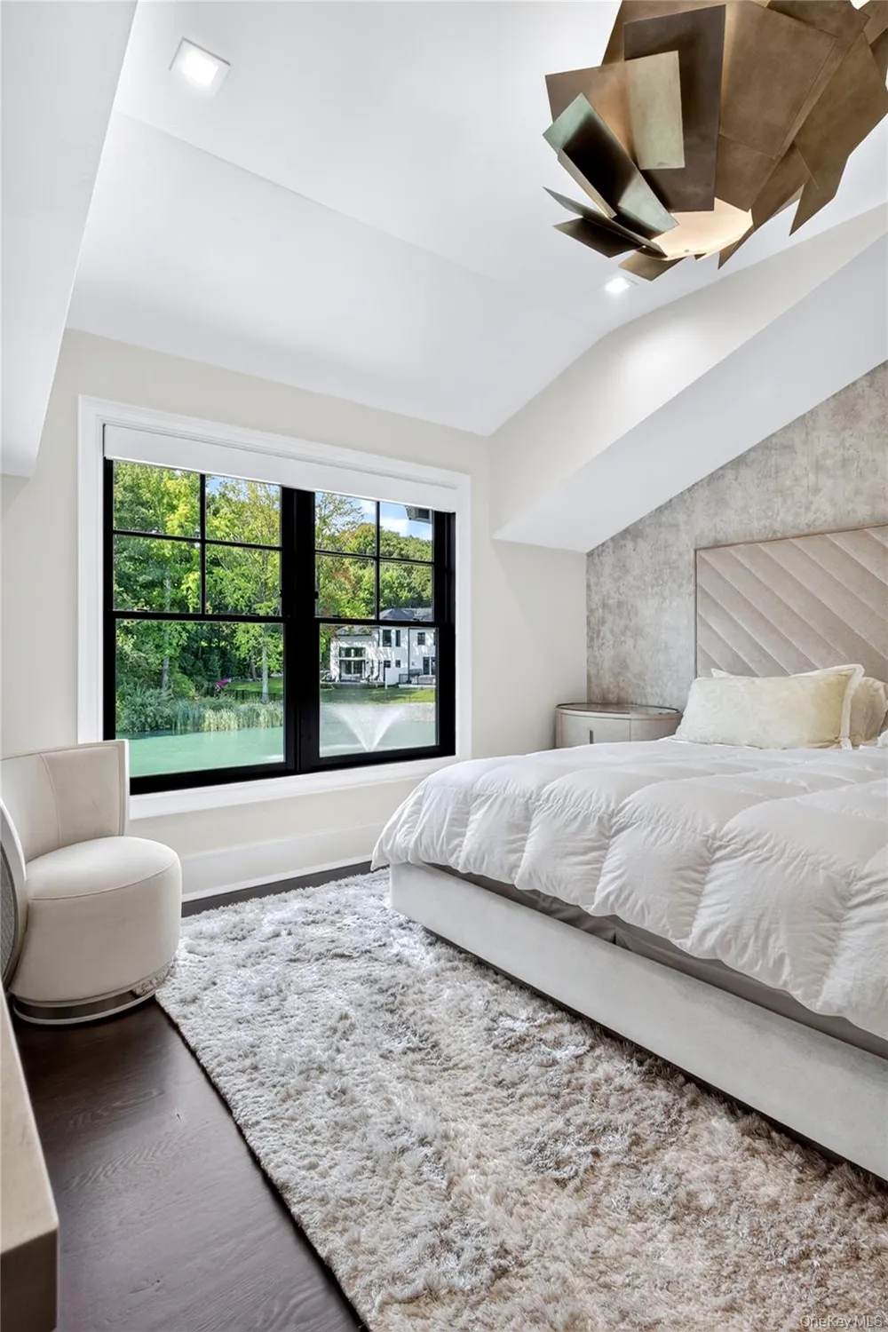 78 Three Ponds Lane E Woodbury, NY 11797