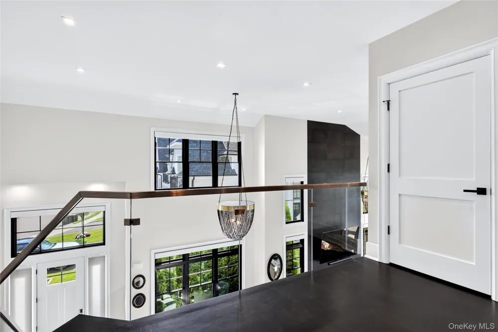 78 Three Ponds Lane E Woodbury, NY 11797