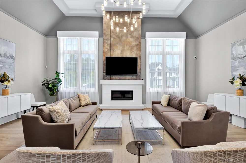 78 Three Ponds Lane E Woodbury, NY 11797