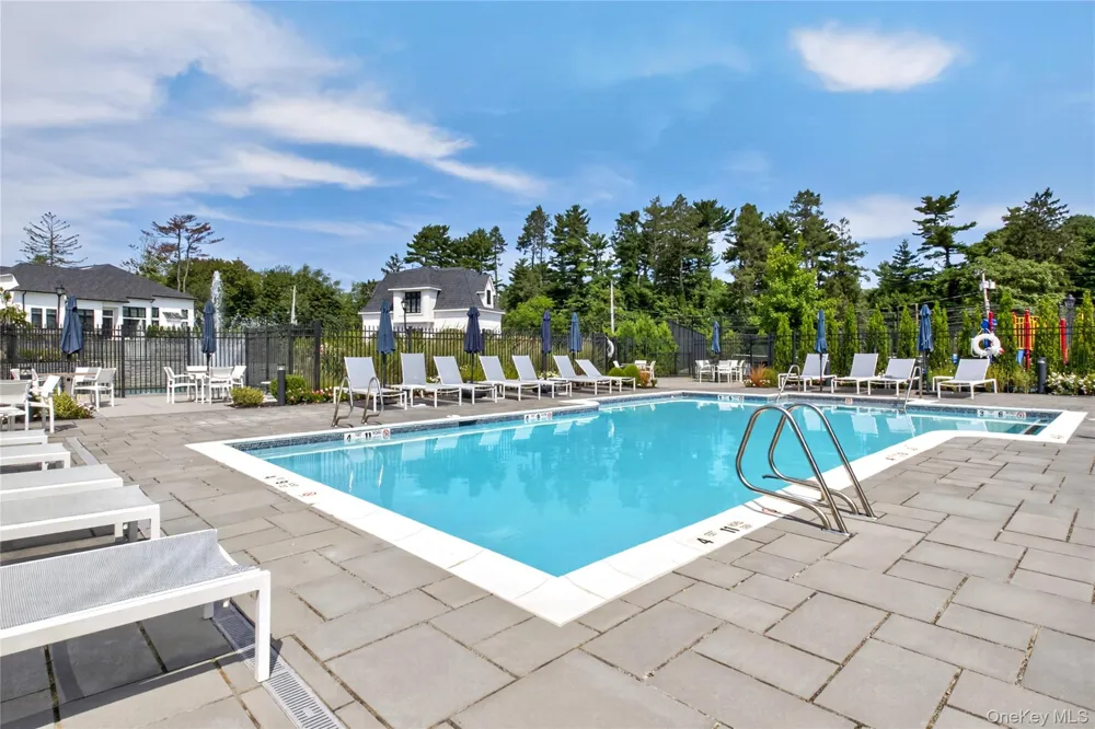 78 Three Ponds Lane E Woodbury, NY 11797