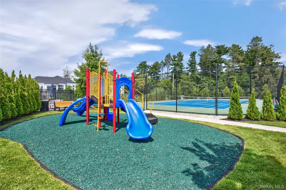 78 Three Ponds Lane E Woodbury, NY 11797