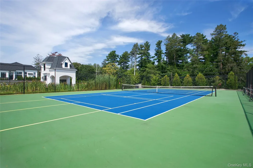 78 Three Ponds Lane E Woodbury, NY 11797