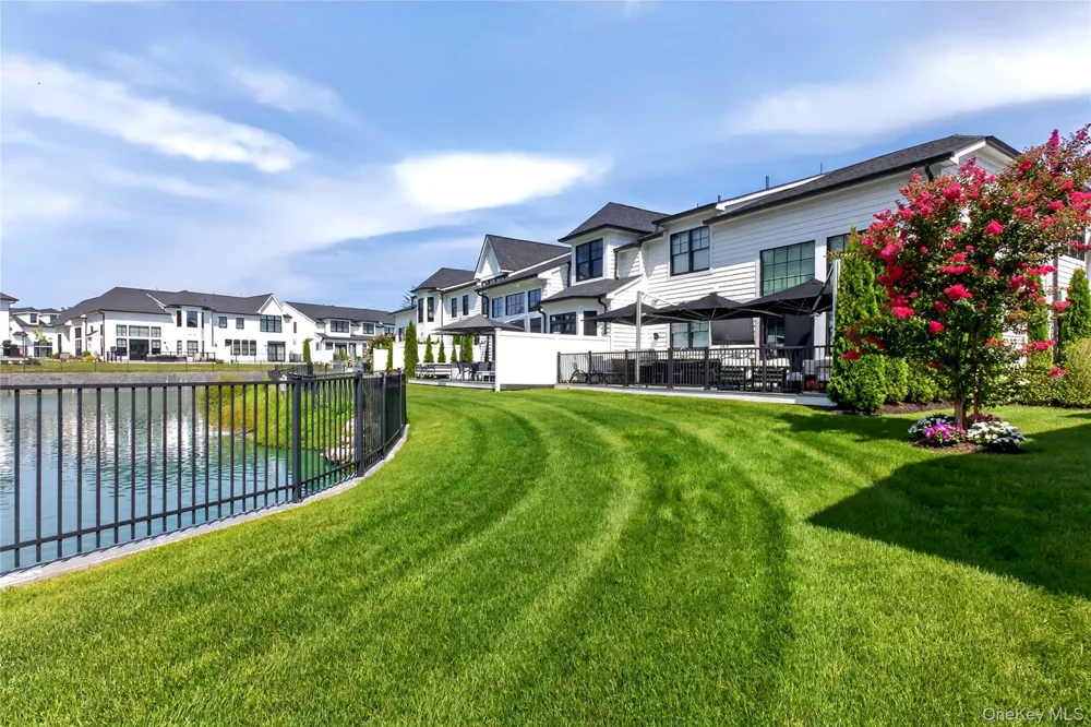 78 Three Ponds Lane E Woodbury, NY 11797