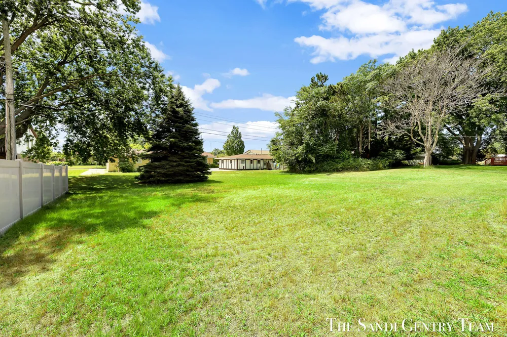 1032 Arlington Avenue Grand Haven, MI 49417