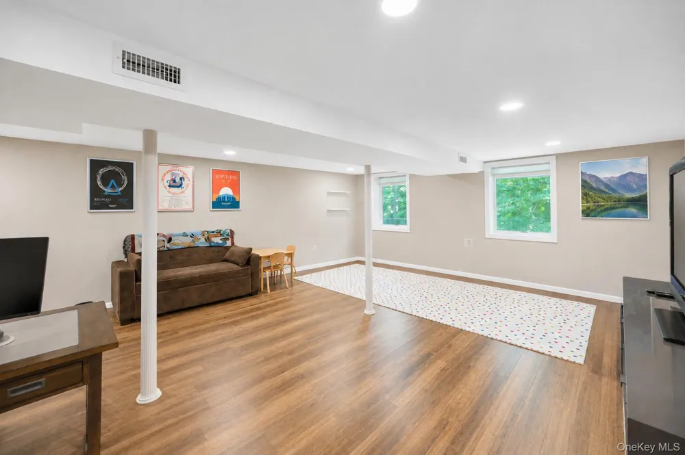 2 Pine Street Huntington, NY 11743