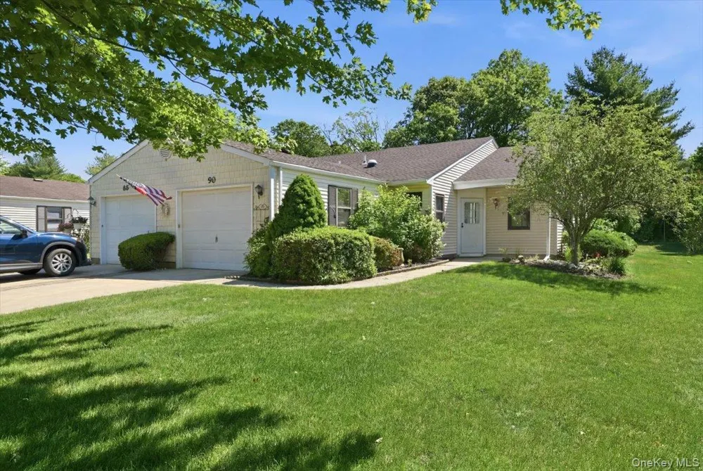 90 Knolls Drive Stony Brook, NY 11790