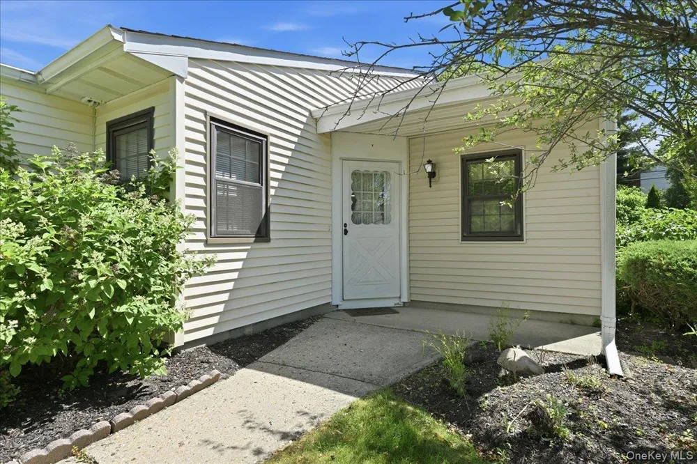 90 Knolls Drive Stony Brook, NY 11790