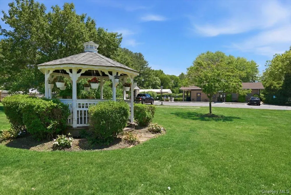 90 Knolls Drive Stony Brook, NY 11790