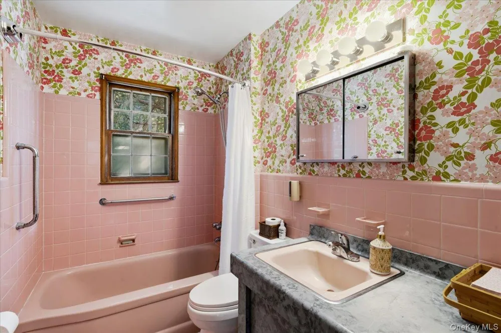68 Roy Avenue Massapequa, NY 11758