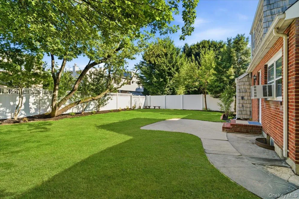 68 Roy Avenue Massapequa, NY 11758