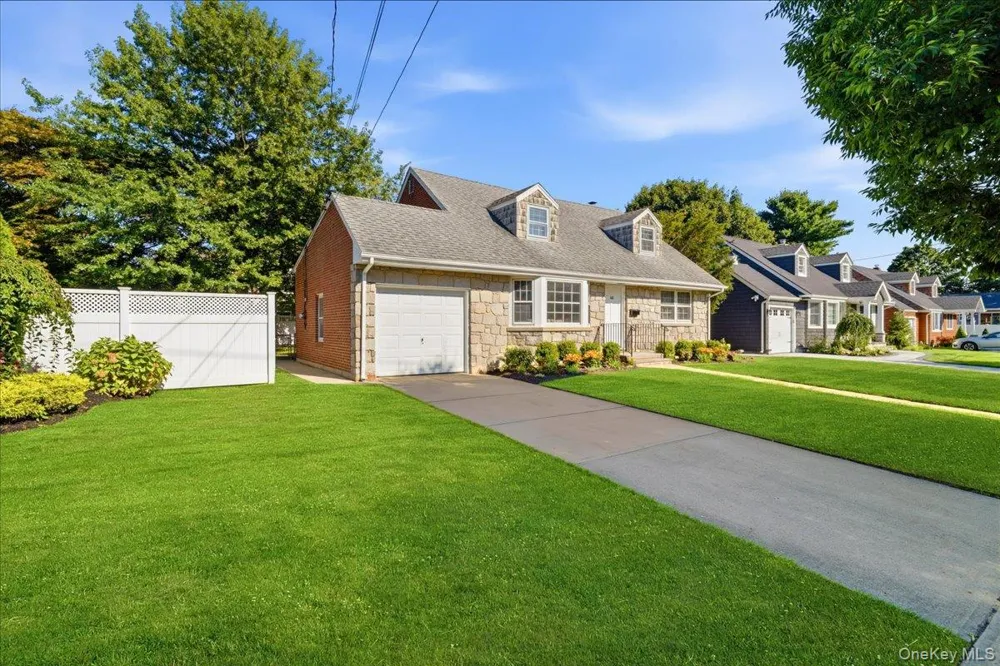 68 Roy Avenue Massapequa, NY 11758