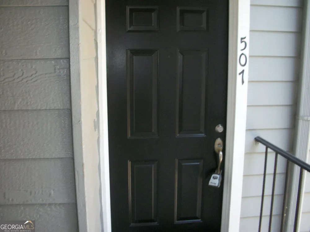 207 Granville CT Sandy Springs, GA 30328