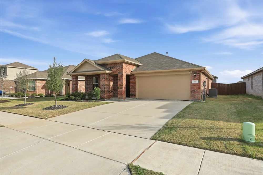 613 Whitecomb Lane Justin, TX 76247