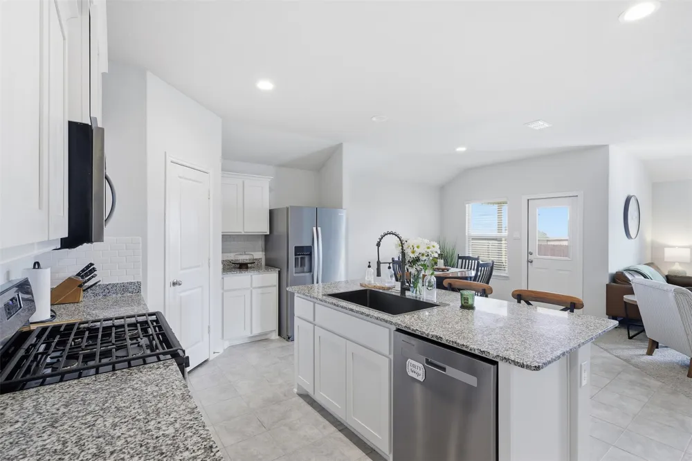 613 Whitecomb Lane Justin, TX 76247