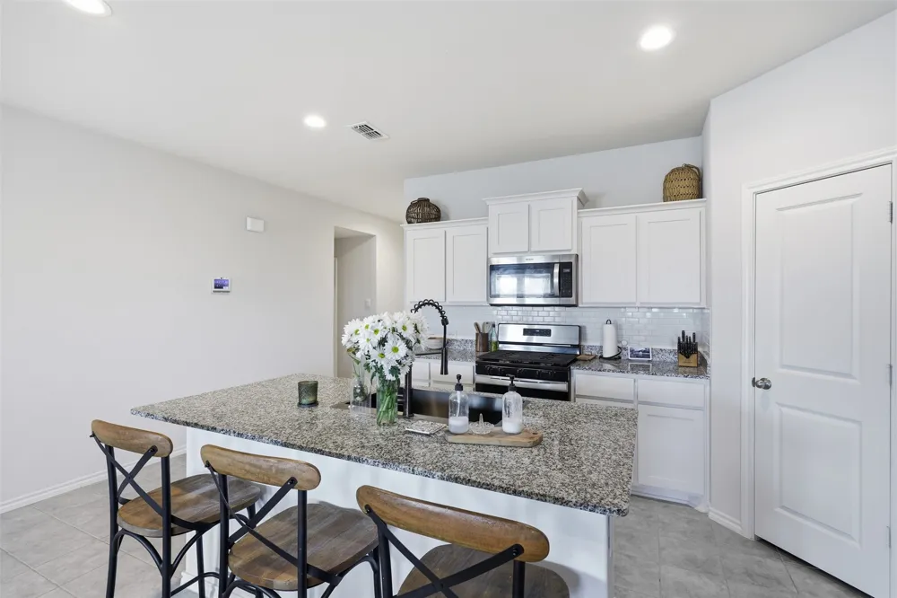 613 Whitecomb Lane Justin, TX 76247
