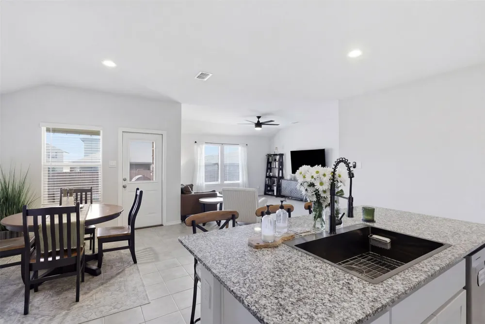 613 Whitecomb Lane Justin, TX 76247