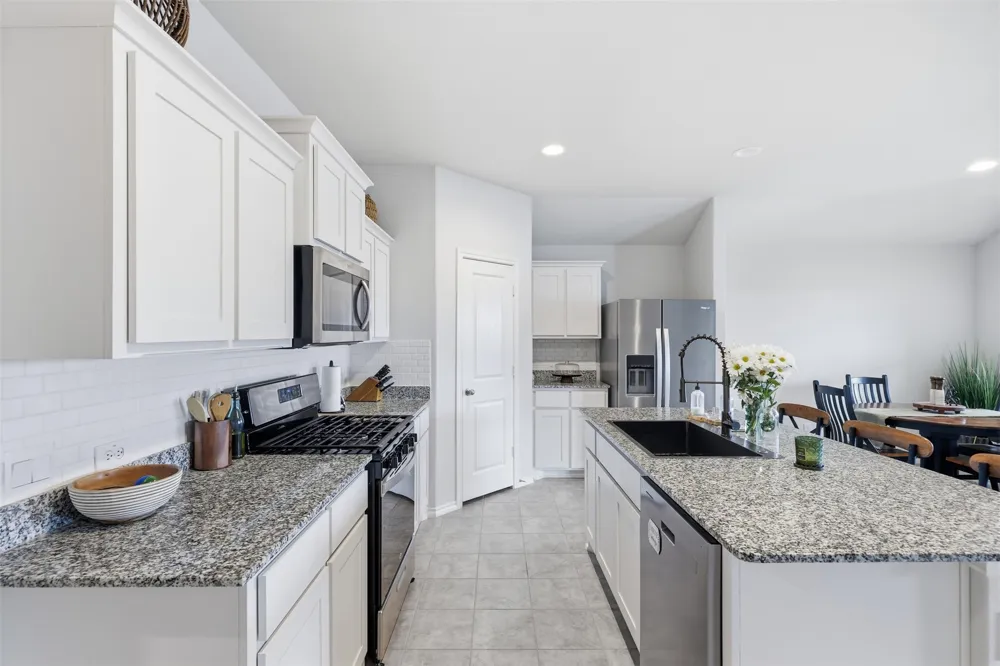 613 Whitecomb Lane Justin, TX 76247