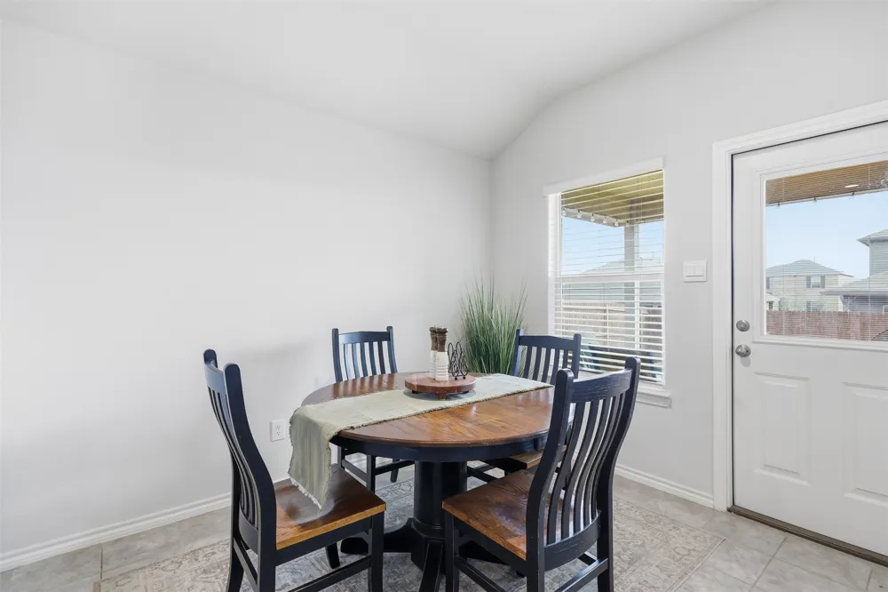 613 Whitecomb Lane Justin, TX 76247