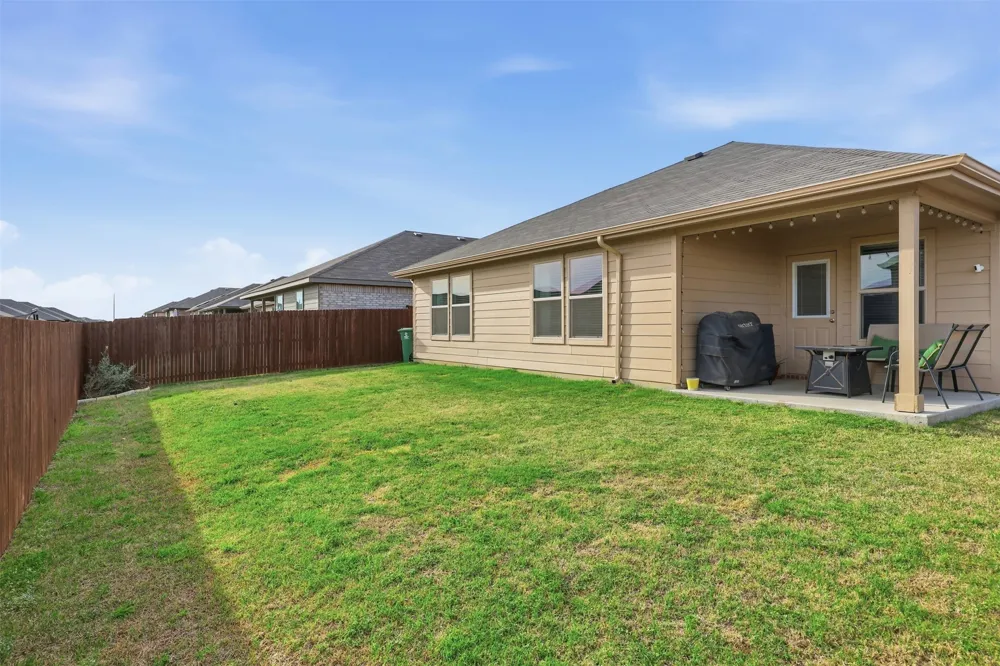 613 Whitecomb Lane Justin, TX 76247
