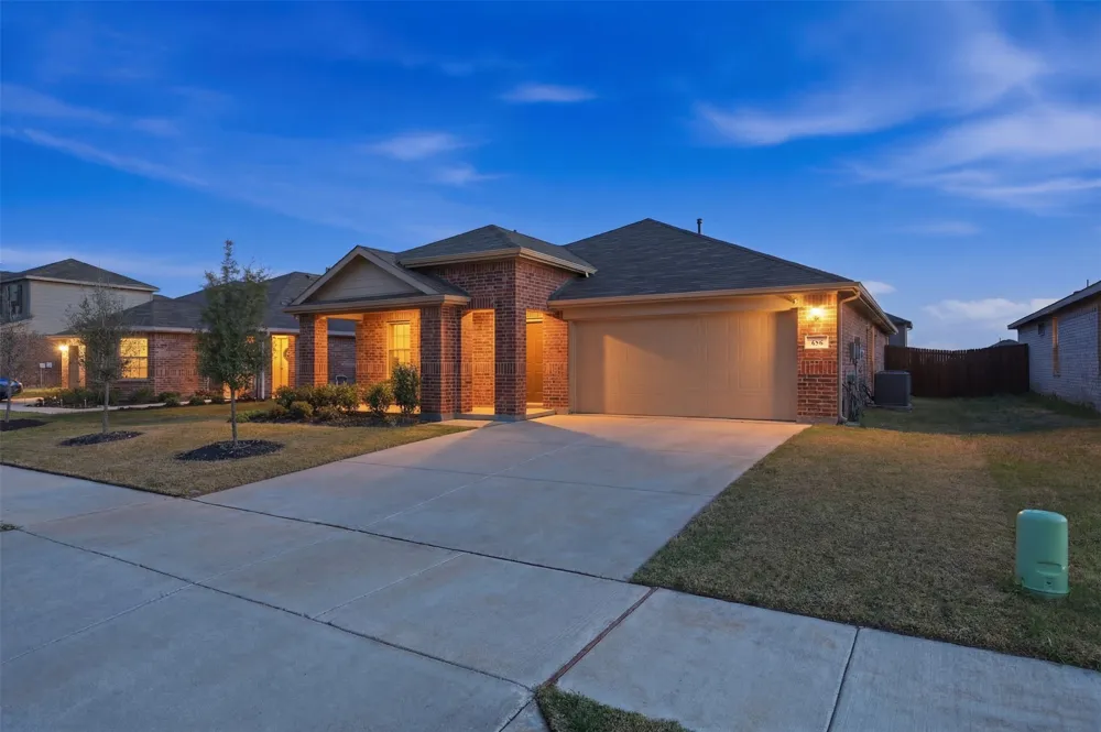 613 Whitecomb Lane Justin, TX 76247