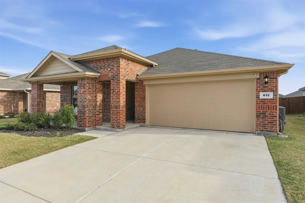 613 Whitecomb Lane Justin, TX 76247