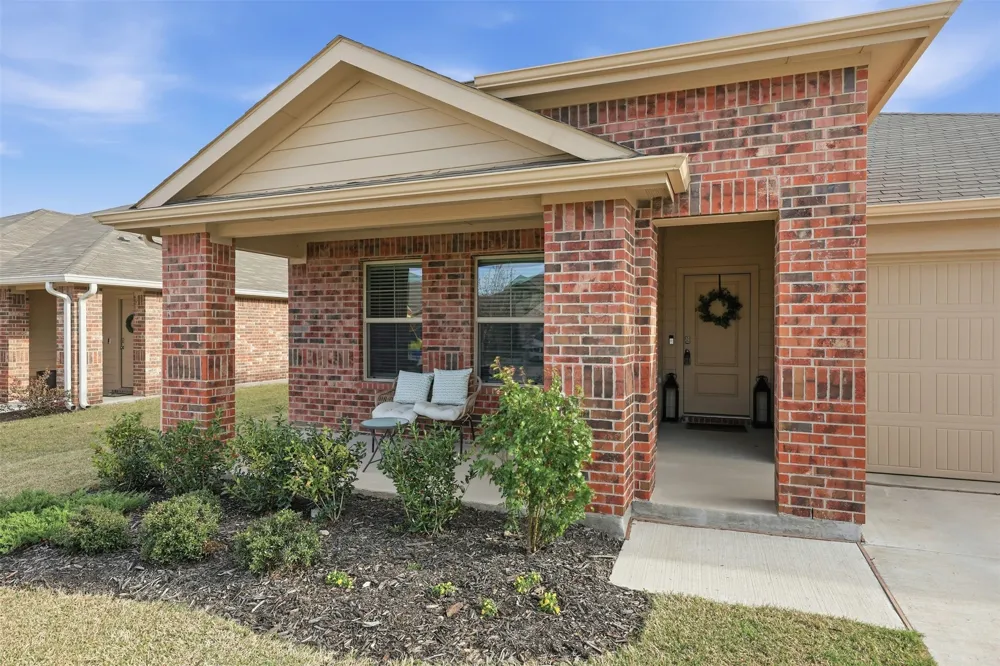 613 Whitecomb Lane Justin, TX 76247