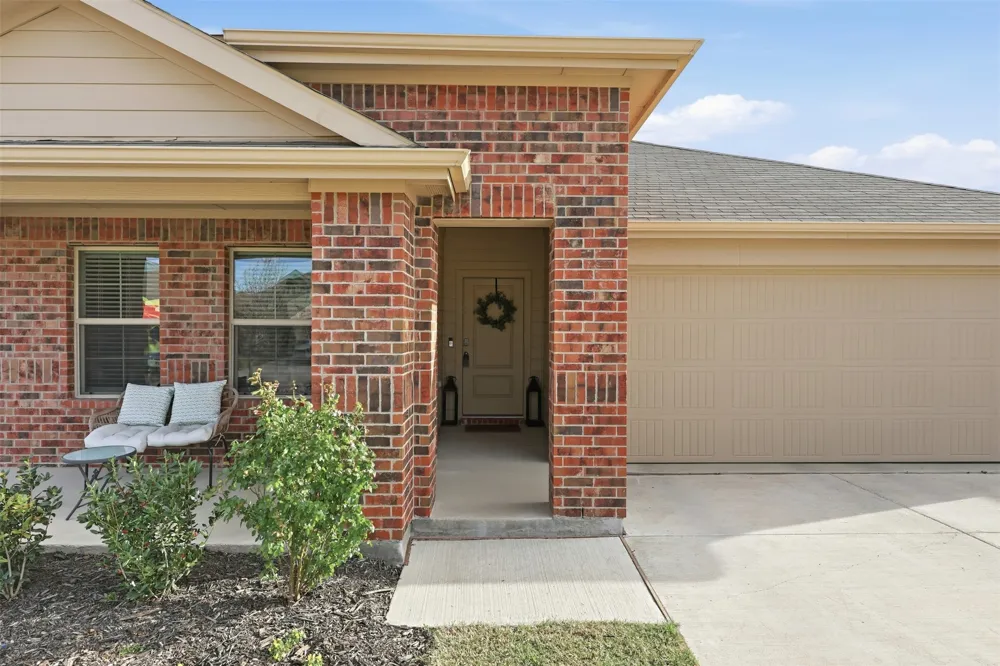 613 Whitecomb Lane Justin, TX 76247