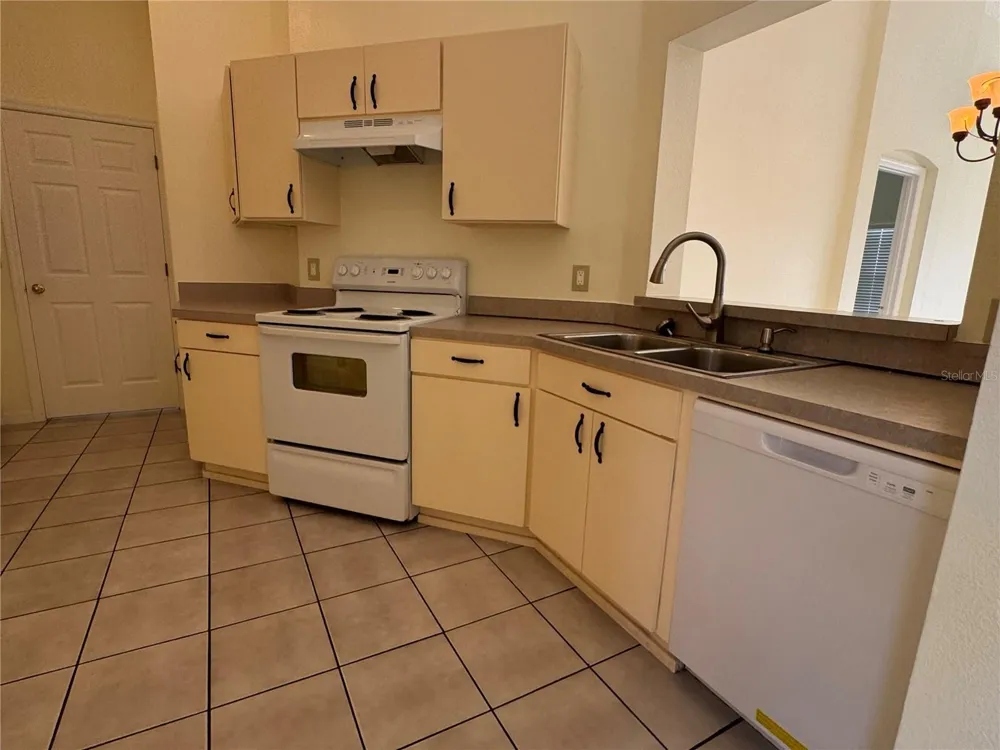 7872 ELMSTONE CIRCLE Orlando, FL 32822