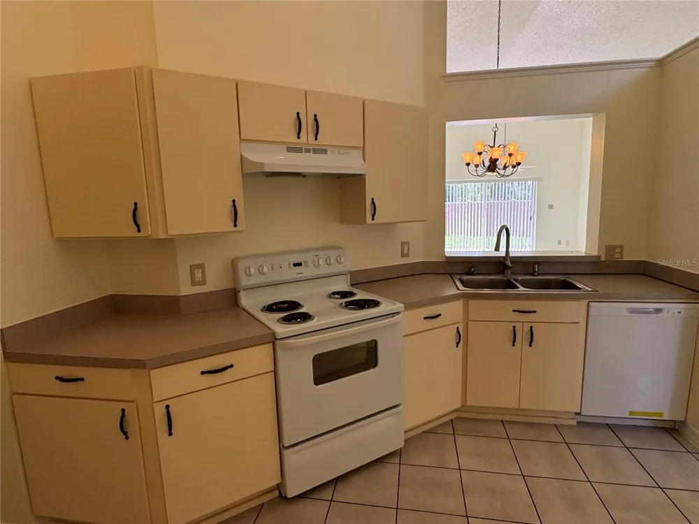 7872 ELMSTONE CIRCLE Orlando, FL 32822