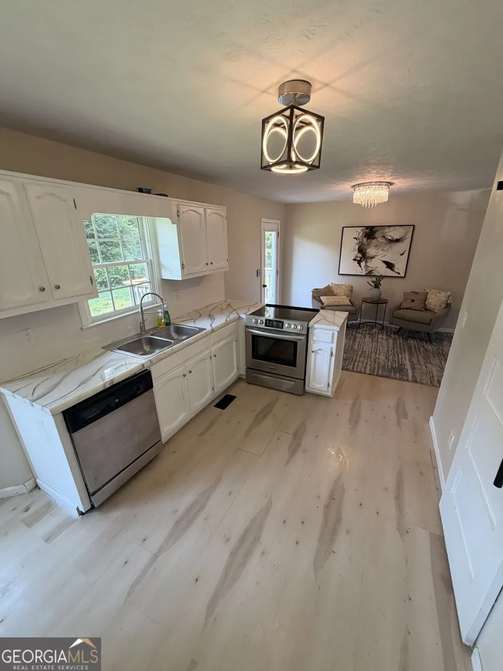 85 Martin ST Carrollton, GA 30117