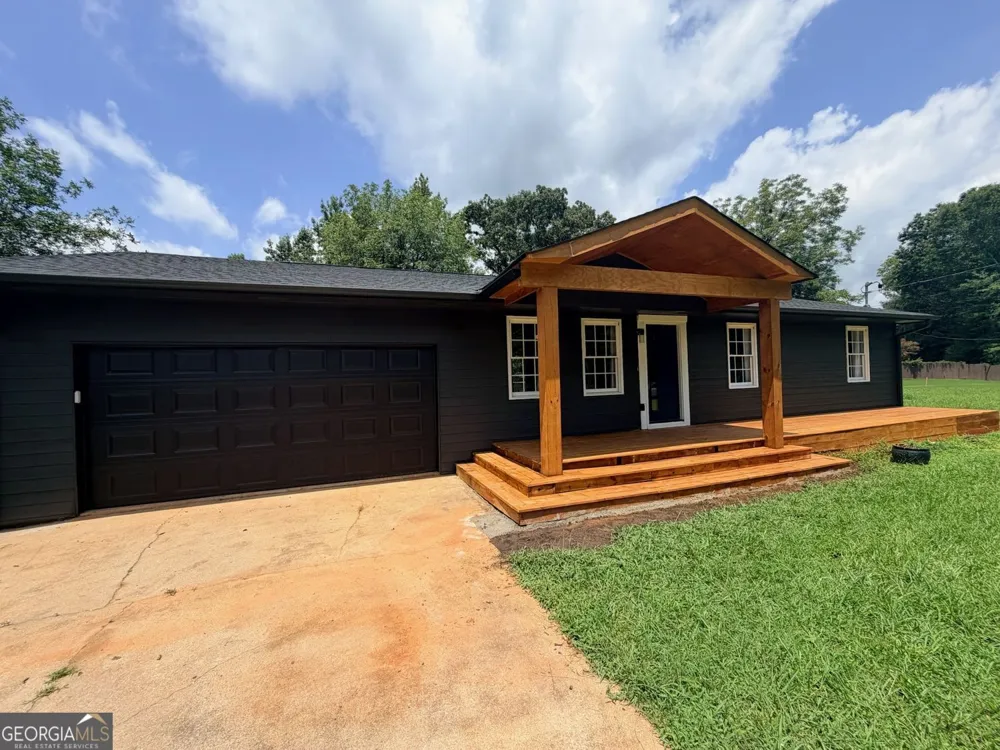 85 Martin ST Carrollton, GA 30117