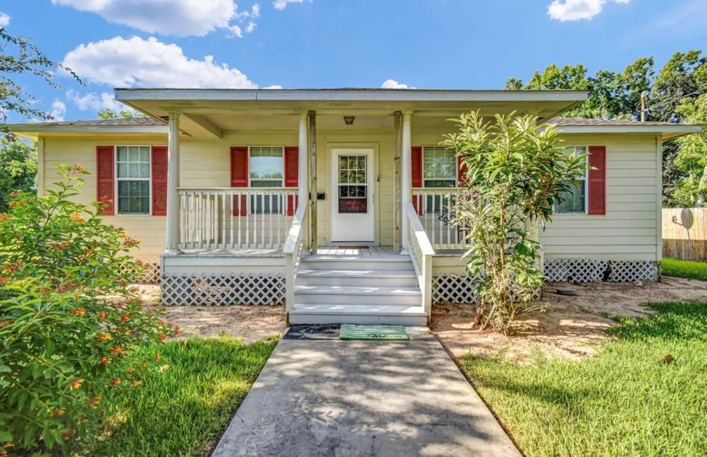 123 Robinson Road Oyster Creek, TX 77541