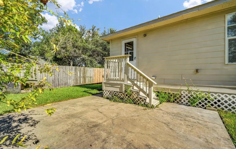 123 Robinson Road Oyster Creek, TX 77541