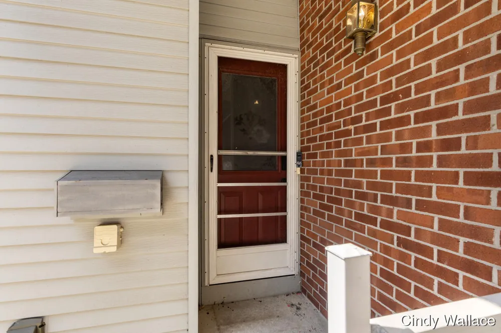 161 Laurelwood Court SW #98 Grand Rapids, MI 49548