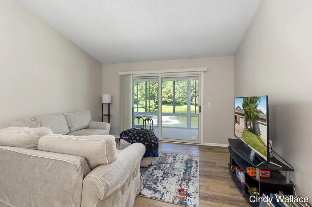 161 Laurelwood Court SW #98 Grand Rapids, MI 49548