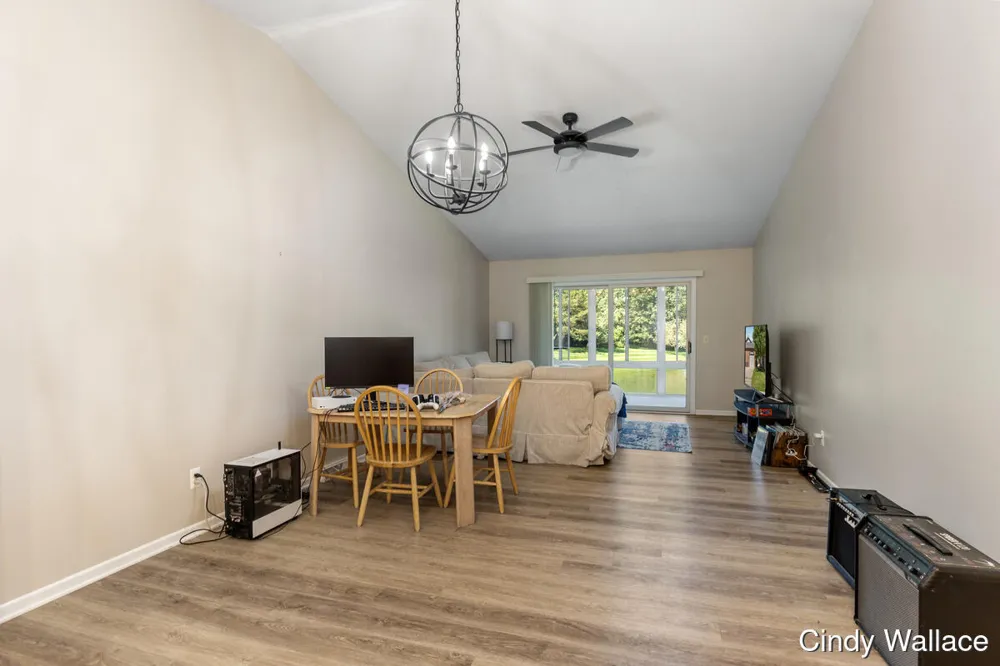 161 Laurelwood Court SW #98 Grand Rapids, MI 49548