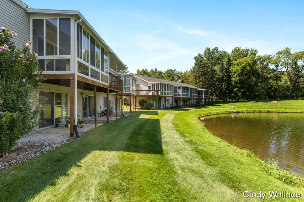 161 Laurelwood Court SW #98 Grand Rapids, MI 49548